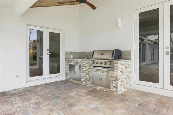 5203 Starfish Ave, Naples, Florida 34103