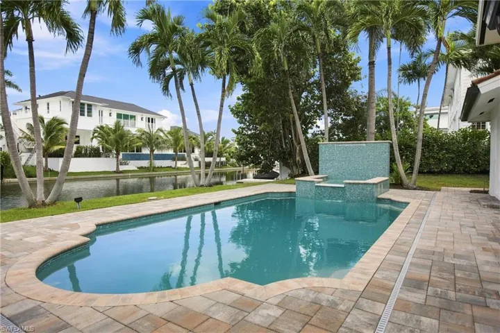 5203 Starfish Ave, Naples, Florida 34103