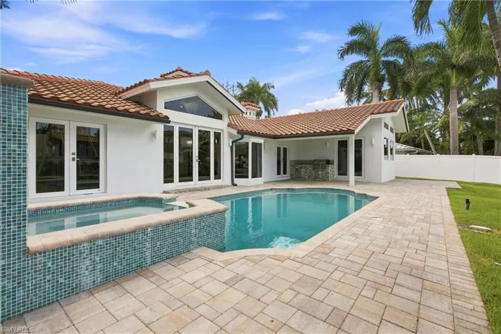 5203 Starfish Ave, Naples, Florida 34103