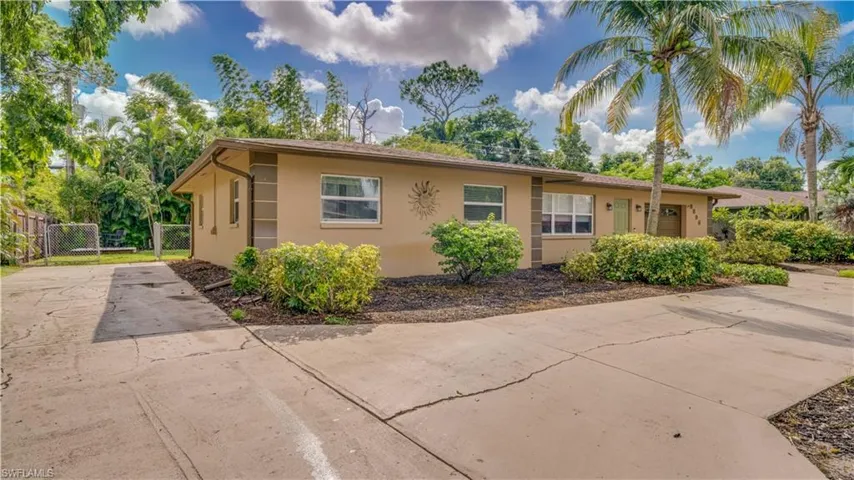 Welcome Home! 8896 Fordham St. Fort Myers, FL 33907