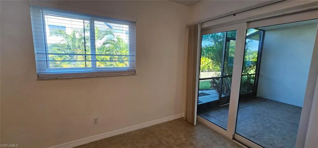 Entryway featuring baseboards