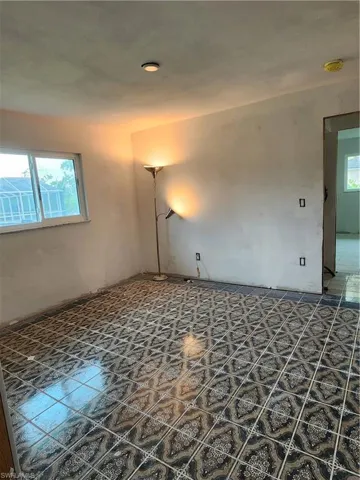 Empty room featuring a smoke detector