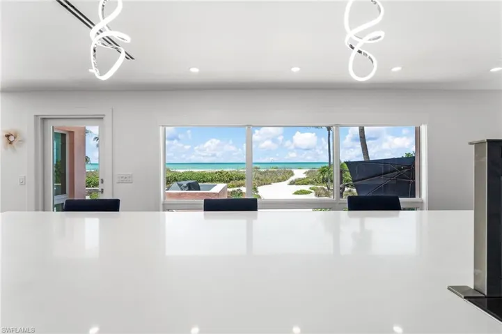 A seamless connection between the home, lanai, and beach.