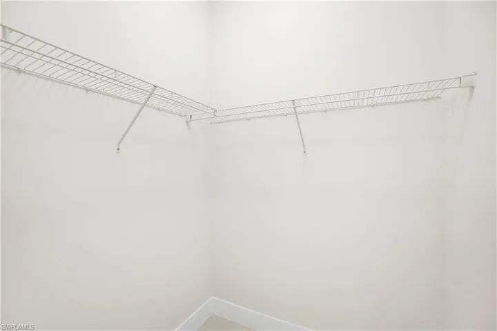 First-floor en-suite bathroom with cabana access