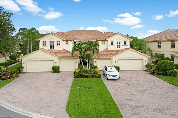 L O N G  PAVER DRIVEWAY