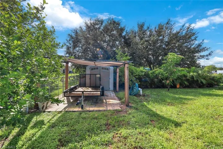 View of yard featuring an outbuilding