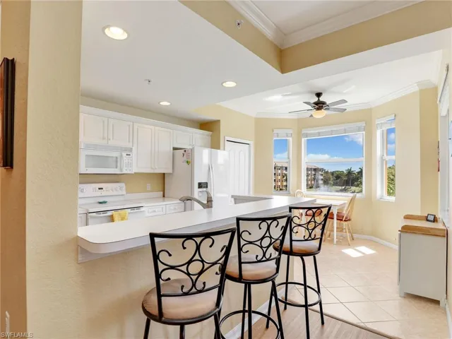 Breakfast Bar, Kitchen, and Eat-In Kitchen Area