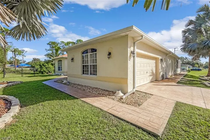 700  Glenn  AVE, Lehigh Acres, FL 33972