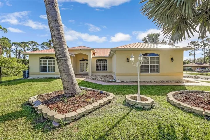 700  Glenn  AVE, Lehigh Acres, FL 33972