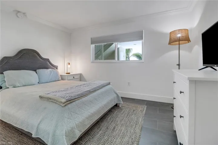 Secondary bedroom with en-suite bathroom