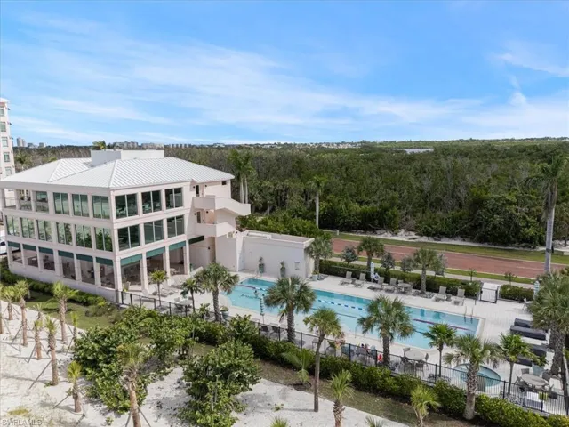Barefoot Beach amenities