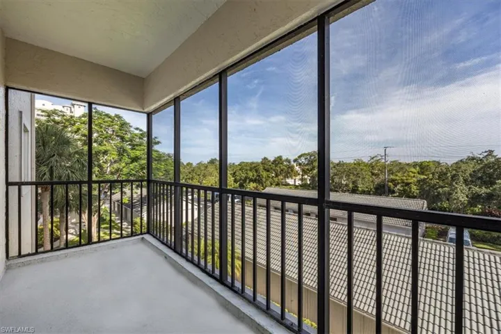 900  Arbor Lake  DR, Naples, FL 34110