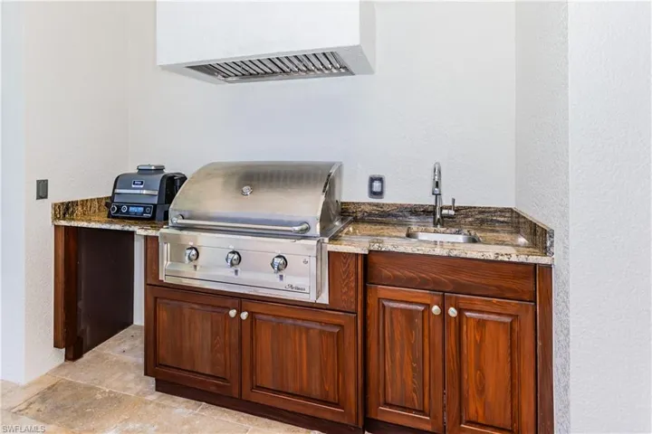 Outdoor Grill with sink!