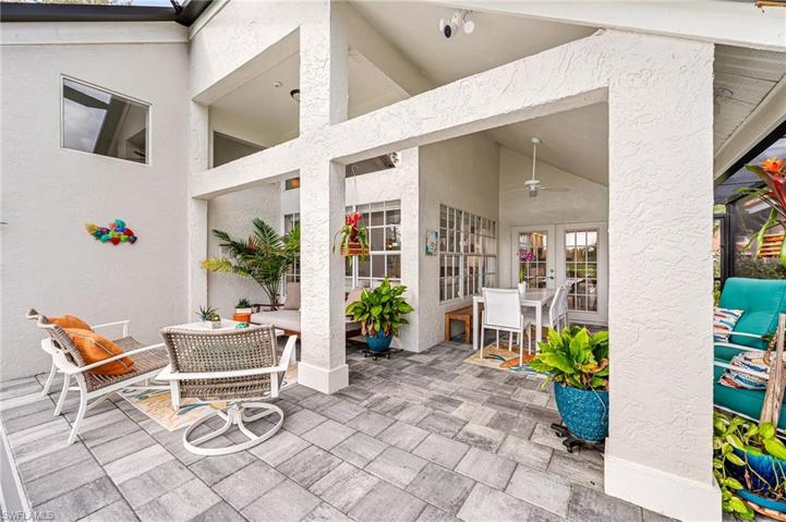 Spacious Lanai for entertaining