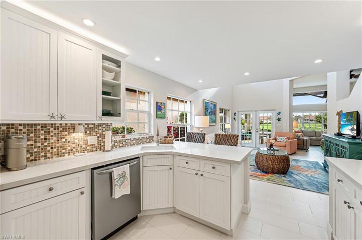 Beautiful Kitchen with Quartz counters, Stainless appliances