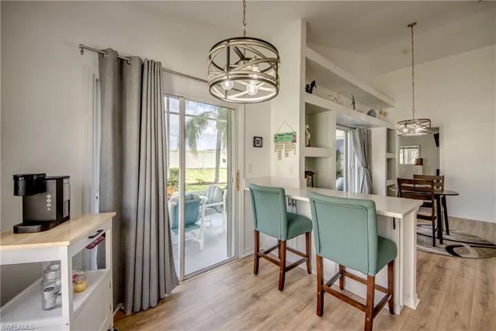 BREAKFAST BAR WITH ADDITIONAL STORAGE.