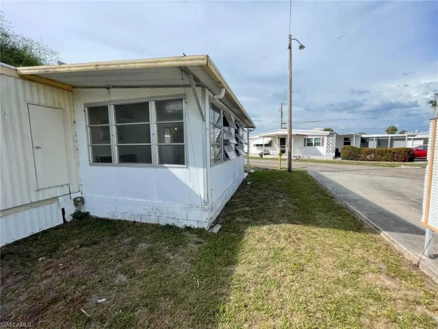 272  Flame  LN, North Fort Myers, FL 33917