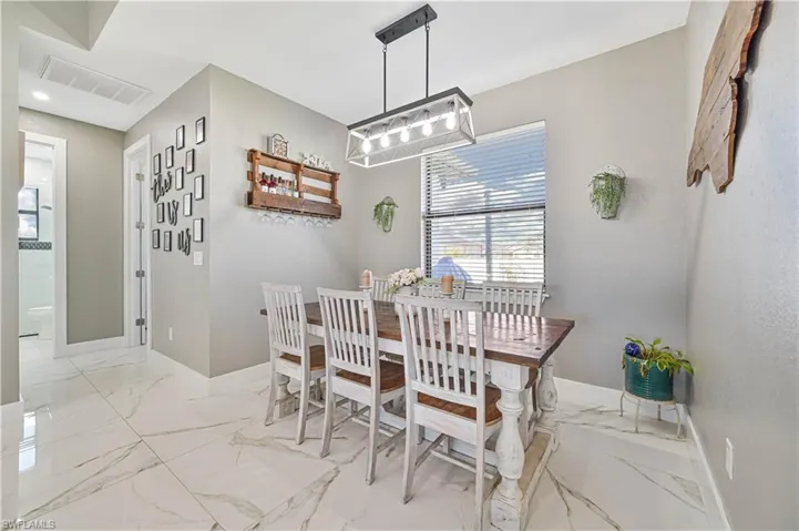 907 NE 10th  ST, Cape Coral, FL 33909