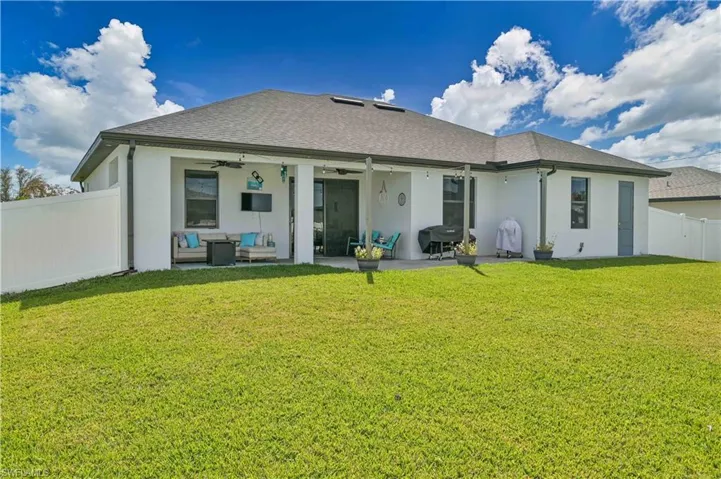 907 NE 10th  ST, Cape Coral, FL 33909