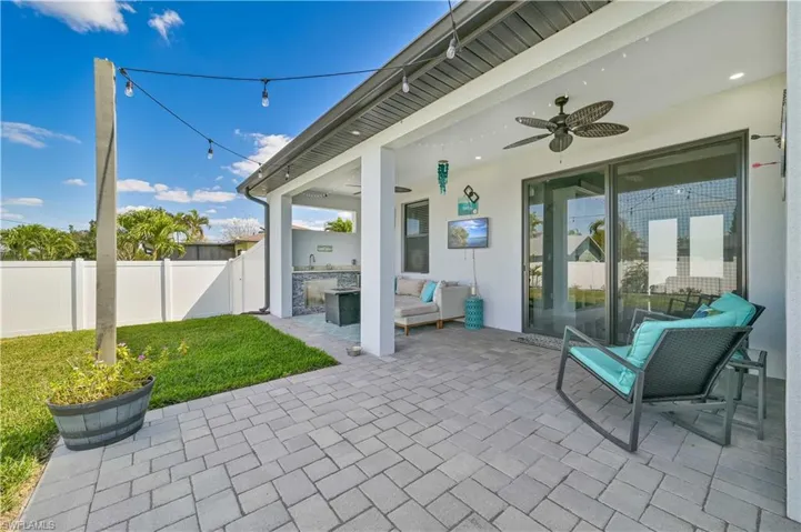 907 NE 10th  ST, Cape Coral, FL 33909