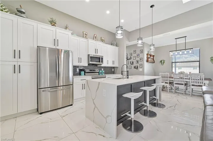 907 NE 10th  ST, Cape Coral, FL 33909
