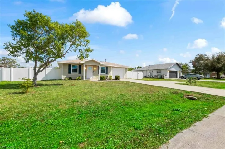 903  Nicholas W PKWY, Cape Coral, FL 33991
