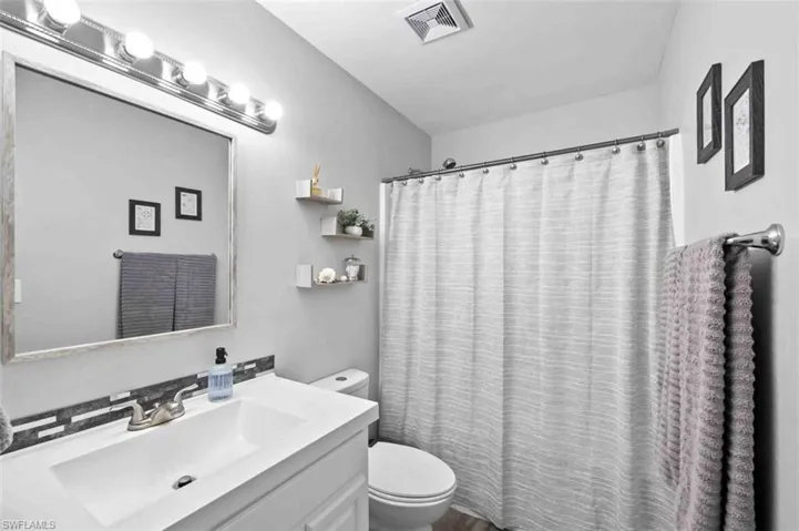903  Nicholas W PKWY, Cape Coral, FL 33991