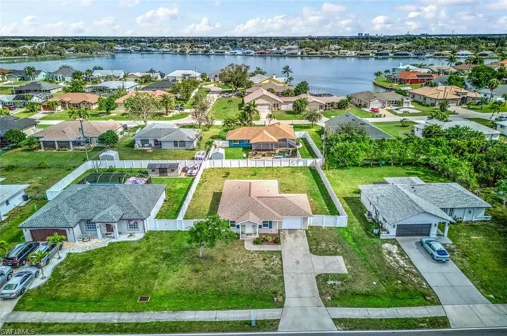 903  Nicholas W PKWY, Cape Coral, FL 33991