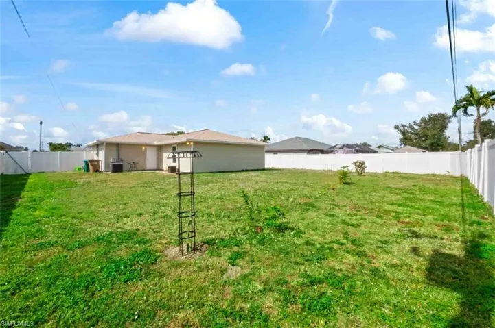 903  Nicholas W PKWY, Cape Coral, FL 33991