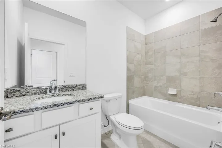 Unfurnished room with baseboards and ceiling fan