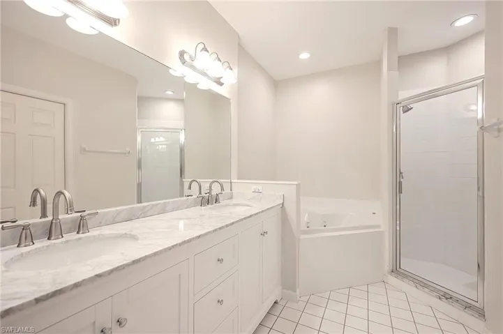 635  Lalique  CIR, Naples, FL 34119