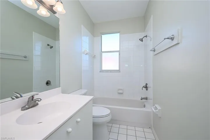 635  Lalique  CIR, Naples, FL 34119