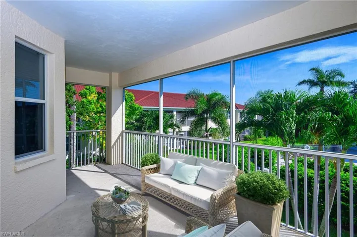 635  Lalique  CIR, Naples, FL 34119