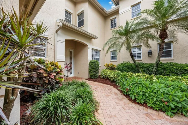 558 Vintage Reserve Ln 19a, Naples, Florida 34119