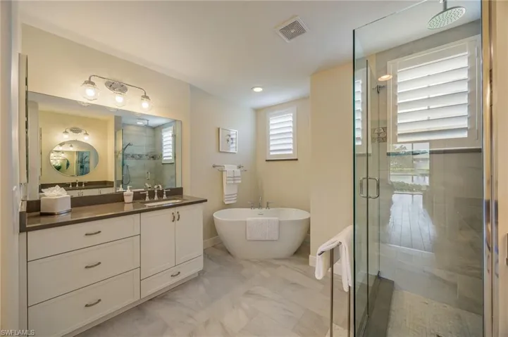 558 Vintage Reserve Ln 19a, Naples, Florida 34119