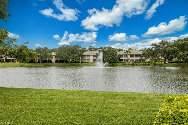 558 Vintage Reserve Ln 19a, Naples, Florida 34119