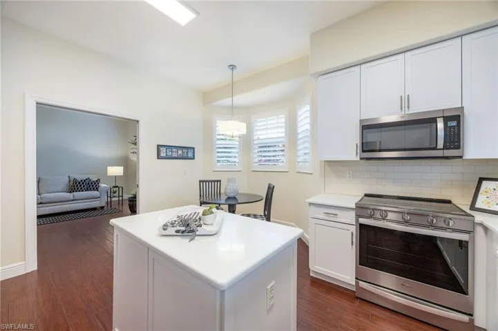 558 Vintage Reserve Ln 19a, Naples, Florida 34119