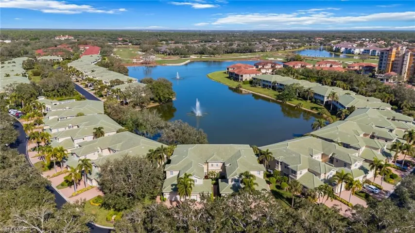 558 Vintage Reserve Ln 19a, Naples, Florida 34119