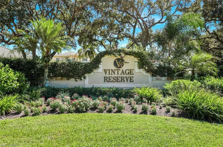 558 Vintage Reserve Ln 19a, Naples, Florida 34119