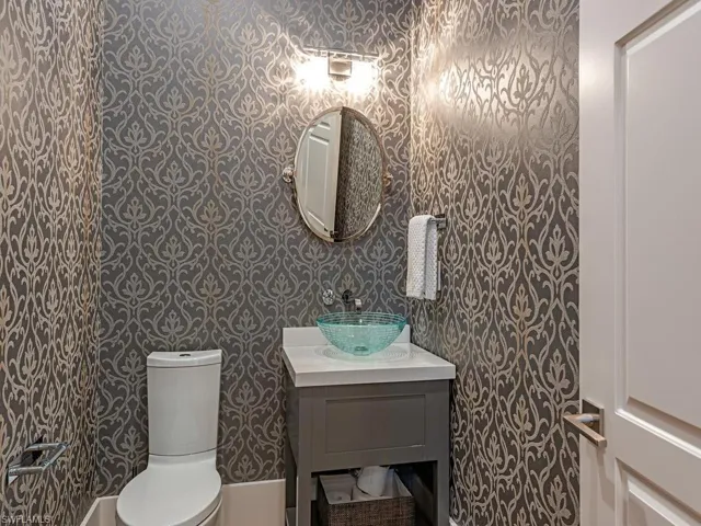 628  21st S AVE, Naples, FL 34102