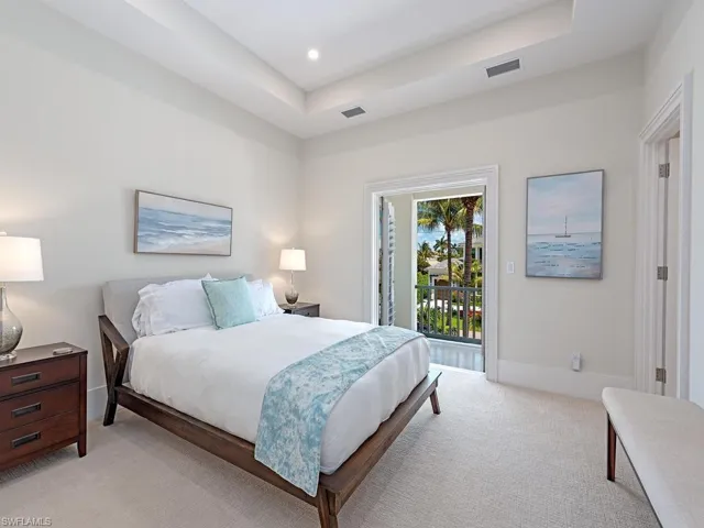 628  21st S AVE, Naples, FL 34102