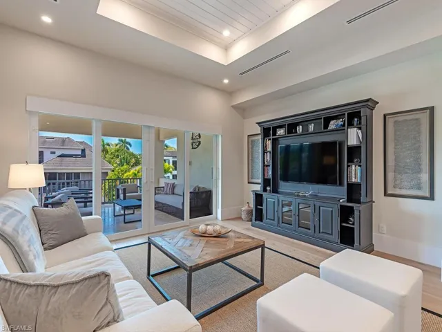 628  21st S AVE, Naples, FL 34102