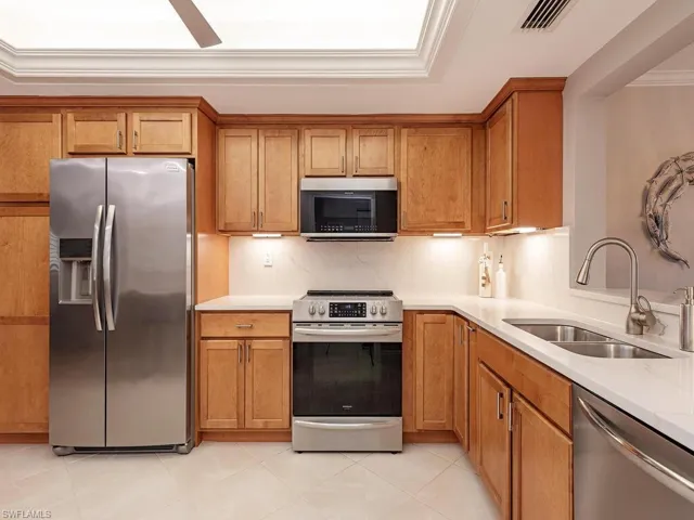 6360  Pelican Bay  BLVD, Naples, FL 34108
