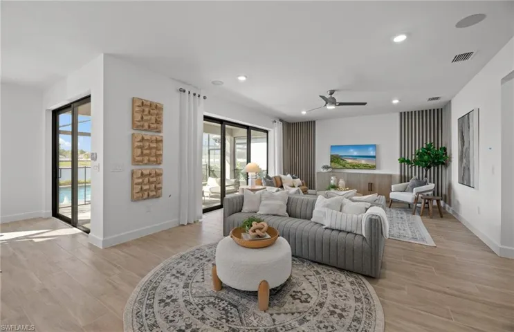 Photos are of a model home. Illustration purposes only.