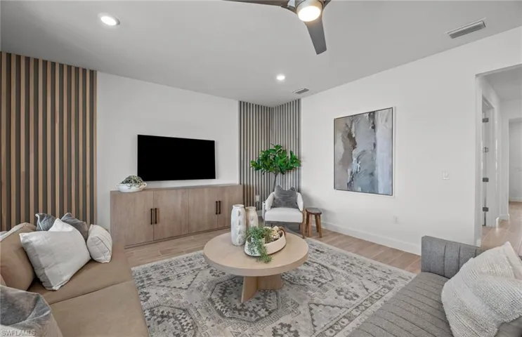 Photos are of a model home. Illustration purposes only.