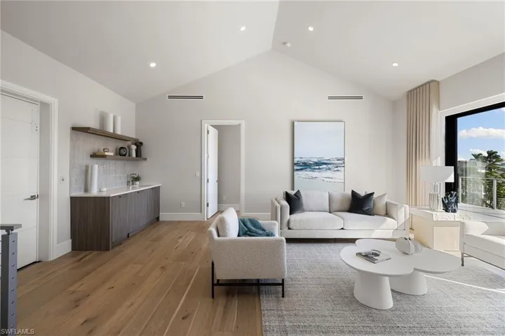 Upstairs Loft with Wet Bar