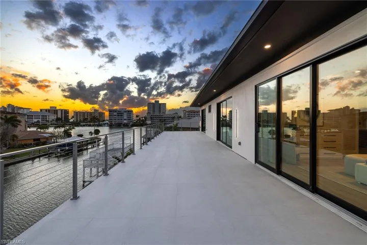 Large 3rd Level Deck