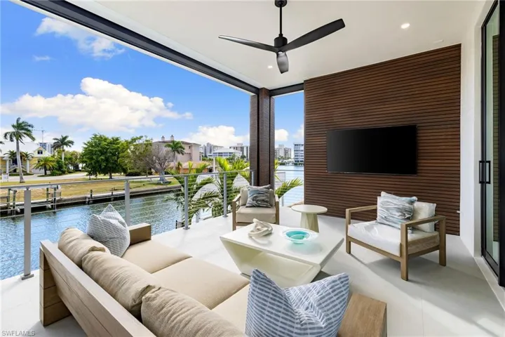 Main Deck Sitting Area