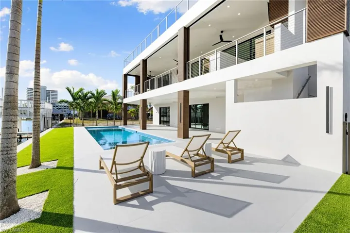 256 Trade Winds Ave, Naples, Florida 34108