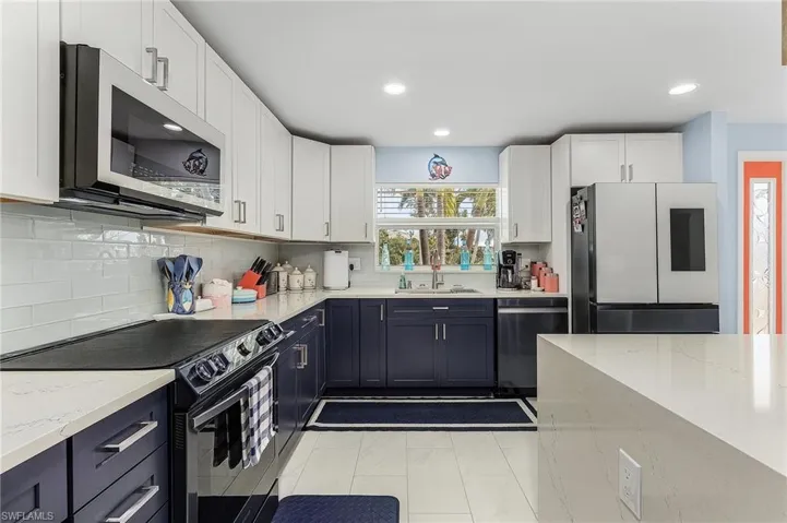 2669 Sanibel BLVD, ST. JAMES CITY FL 33956